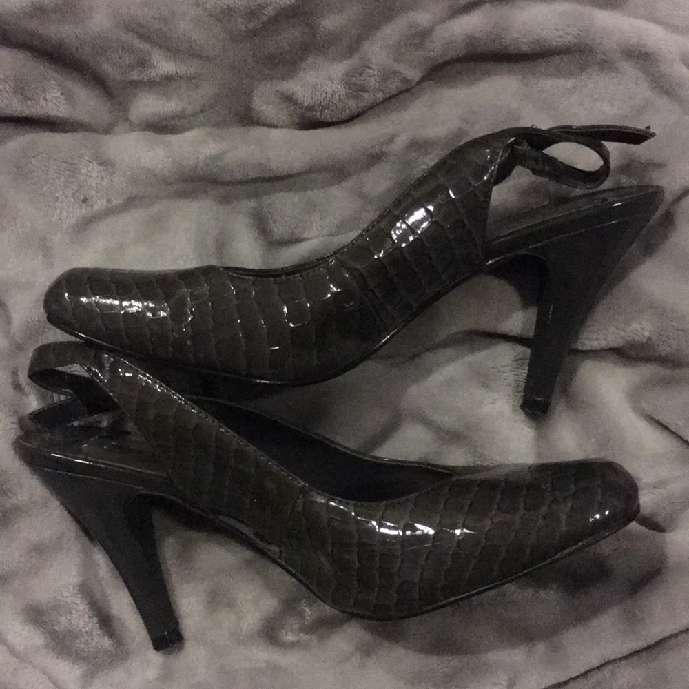 Size 9 women's 1 1/2" heels